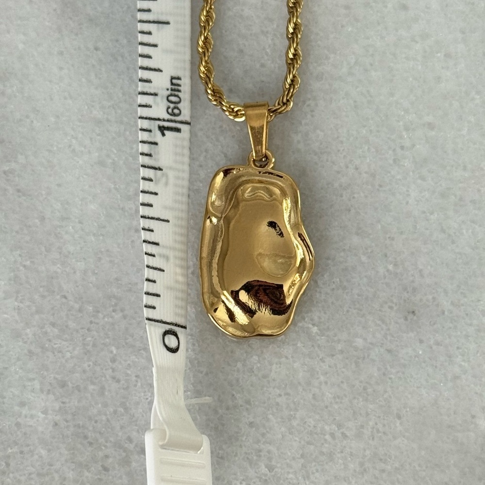 Gold Vintage Style Hammered Irregular Pendant Necklace
Brand New - Picture 6 of 6